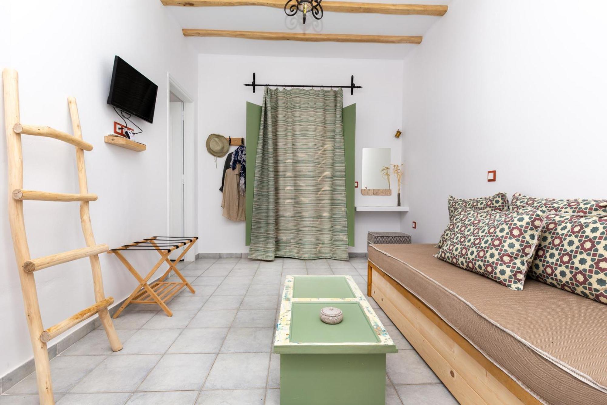 Ailouros Summer Hotel Schoinoussa 外观 照片